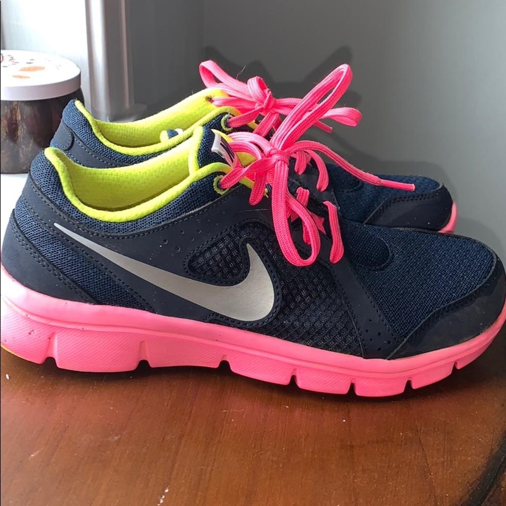 Nike Tennis Shoes